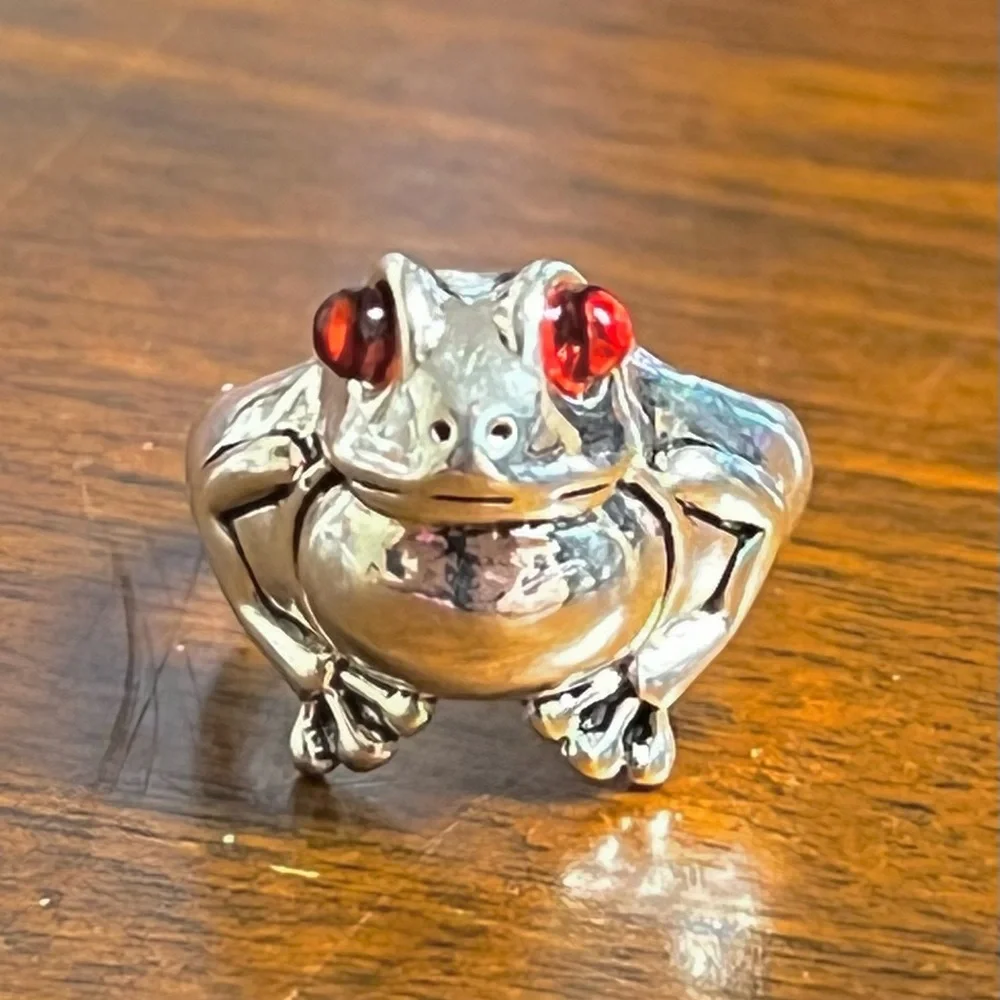 Our last one -Fat Frog Ring 925 stamped red eyes cute webbed feet